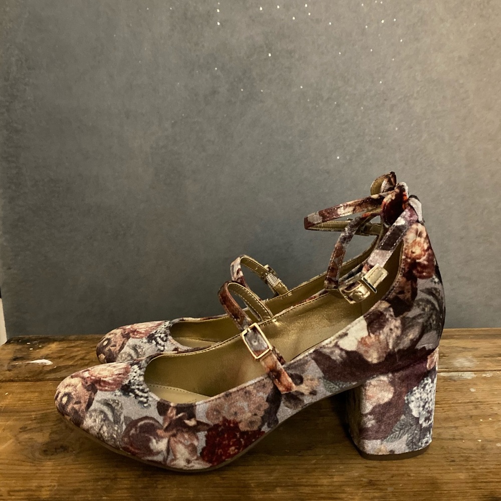 Circus by Sam Edelman velvet floral Mary Janes 8.5